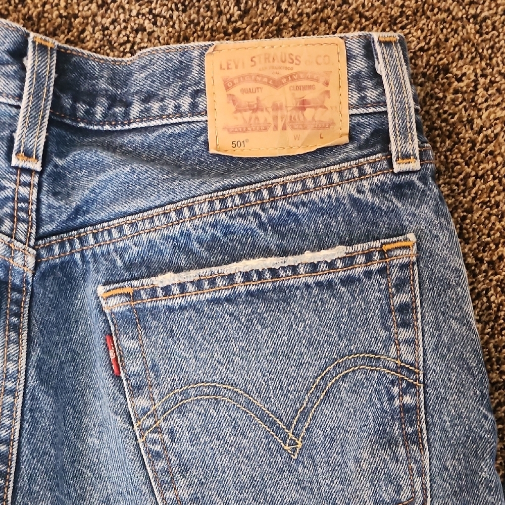 Levi's Distressed Jeans, Size 28. - Picture 4 of 7